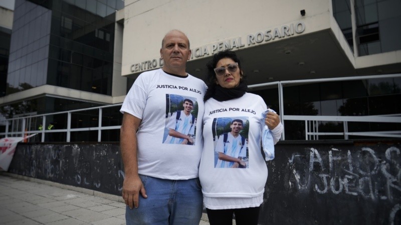 Los familiares de Alejo fueron a Fiscalía en busca de información sobre el único arrestado.