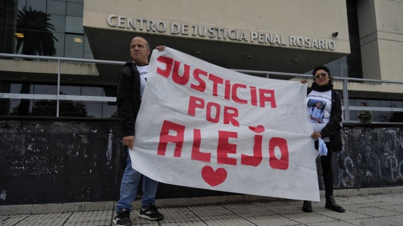 Familiares de Alejo vienen reclamando justicia por el caso en el Centro de Justicia Penal.