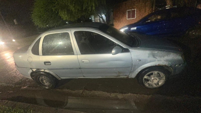 El Corsa de la víctima tenía cinco orificios de arma de fuego.