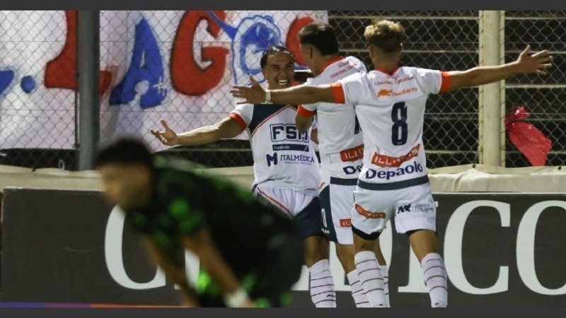 En 32avos de final de Copa Argentina, el Charrúa venció a Sarmiento con un gol de Facundo Marín.