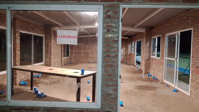 El predio clausurado tras la fiesta sin autorización.