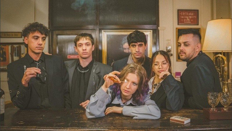 Nostálgica y contemporánea, la banda apela a emociones profundas con una narrativa íntima y visual.