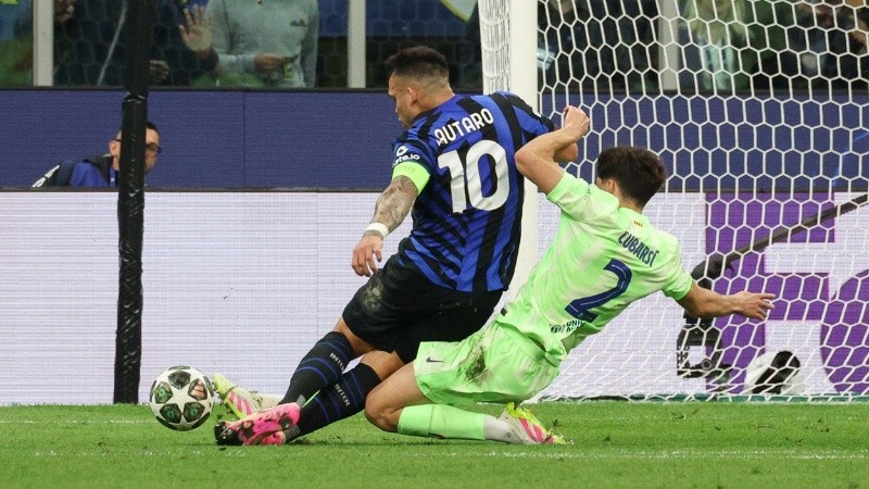 El delantero de la selección fue buena figura en el primer tiempo y salió en el complemento.