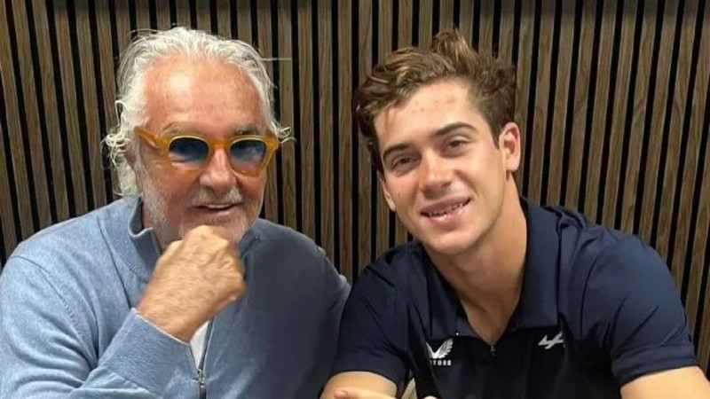 El italiano Flavio Briatore, nuevo jefe de Alpine, y Franco Colapinto.