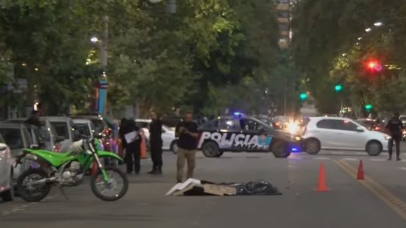 El siniestro vial provocó la muerte de un cuidacoches en barrio Hospitales.