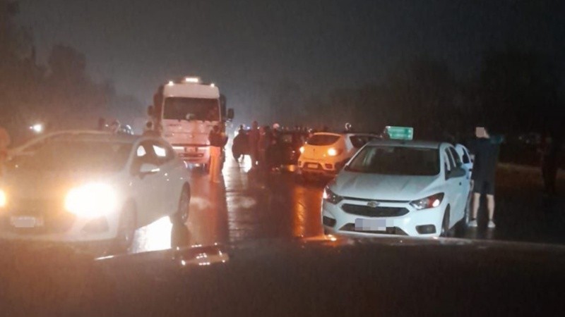 Los vecinos de Roldán se quejan por los cortes de luz.