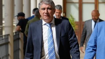 "Nos tenían acostumbrados a una pésima calidad educativa”, criticó.