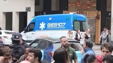 El móvil del Sies fue detectado en las inmediaciones a la Municipalidad durante la protesta.