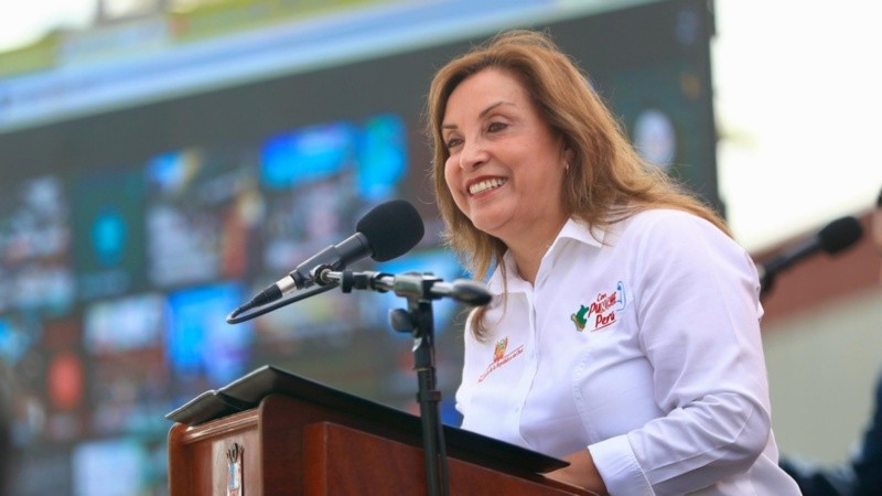 La presidenta peruna celebró al nuevo Papa.