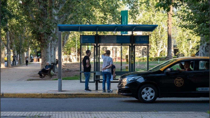 El objetivo es evitar que la gente tenga que llegar a la parada de colectivos para enterarse de los cambios de recorrido.