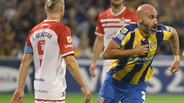 Central dio el primer paso este sábado contra Estudiantes y no para de ganar en casa.