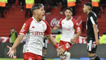 Doblete de la Perla Ramírez en la noche del estadio Tomás A. Ducó.