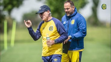 El profe Holan quiere seguir avanzando con el Canalla.