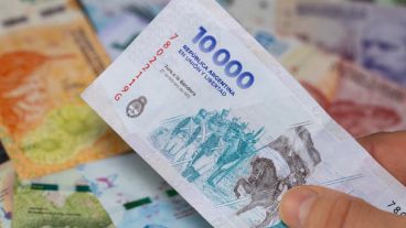 El índice de salarios aumentó 3% en marzo y quedó por detrás de la inflación por primera vez en el año.