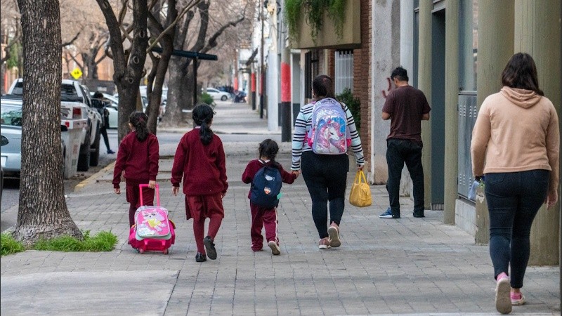 La Provincia pidió a los padres llevar a sus hijos a las escuelas este miércoles.