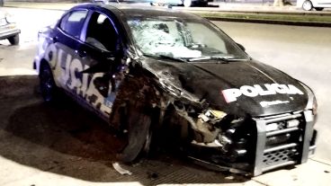 El patrullero que chocó en Perón al 4300.