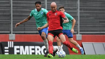 Charly Gonzalez anotó uno de los goles del equipo de los titulares.