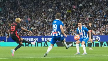 A lo Messi, Yamal la clavó en el ángulo para darle el título al Barça.