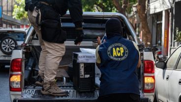 Los allanamientos los realizaron efectivos de la propia policía provincial, algo que el fiscal destacó.