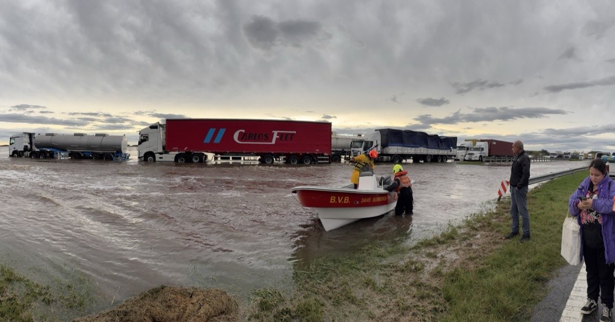 Caos en la autopista Rosario - Buenos Aires: corte total y ...
