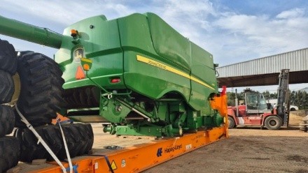 Las primeras maquinarias agrícolas usadas que entraron esta semana a Santa Fe.