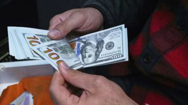 El viernes pasado el Gobierno anunció un nuevo esquema cambiario de flotación entre bandas del dólar oficial de entre $1.000 y $1.400.