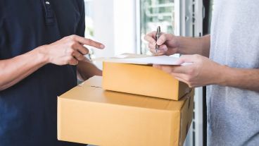 El Gobierno flexibilizó la importación de alimentos para consumo personal y ya no deberá completarse un trámite de la Anmat.