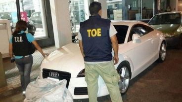 Bienes inacutados al narcotrófico. El dinero va del búnker a la cueva y de la cueva a la compra de bienes como automóviles.