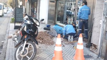 La EPE comenzó a romper la vereda para intervenir el sistema subterráneo.