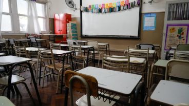El gobierno de Santa Fe aplicará el aumento a los docentes por decreto.