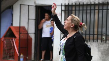 Aún no está claro, al menos en la investigación formal, quién ordenó balear la casa de Acosta.