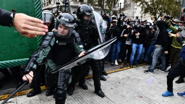 Este miércoles volvió la violencia a la marcha de jubilados.