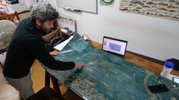 Lisandro Arelovich es antropólogo y se dedica a estudiar a los pescadores del Delta.