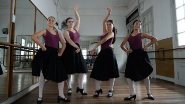Alumnas de danzas españolas de Sandra y de la profesora Karina.
