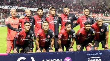 El rojinegro ganó un partido cómodo ante Defensa.