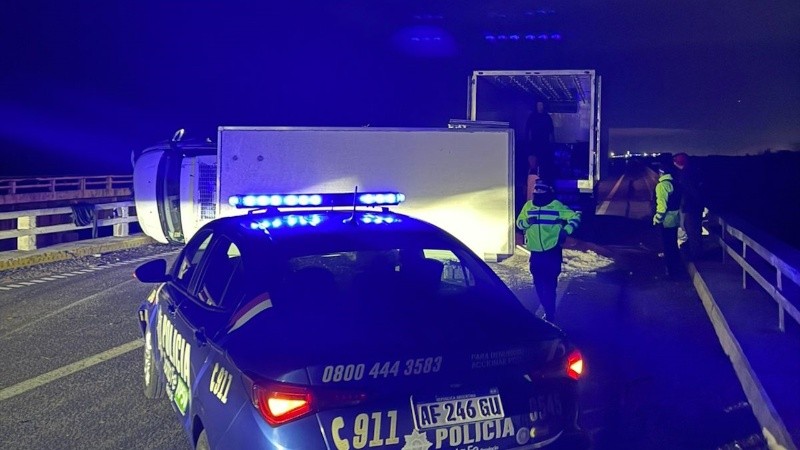 Caótica madrugada en la autopista a Buenos Aires.