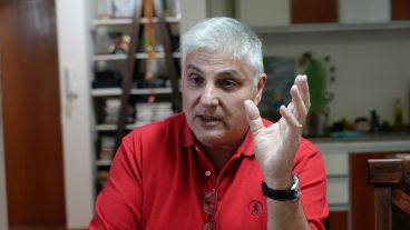 El comisario mayor retirado y piloto e instructor de vuelos, Fernando Scabuso, es el actual jefe de operaciones de la empresa UTV Aeroemergencias.