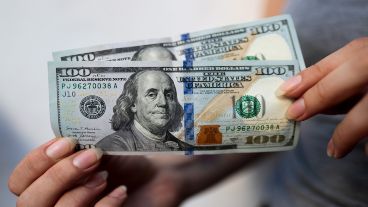 En algunos bancos, el billete verde se vendía a 1.525 pesos.