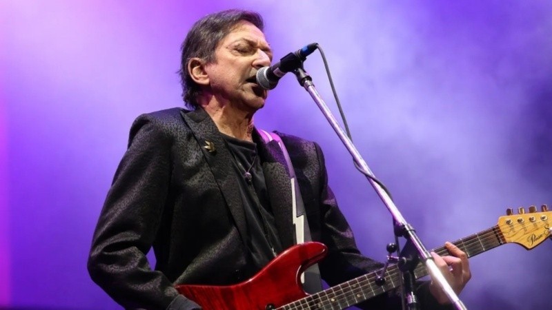 La víctima, identificada como Gloria Andrea Rojas Murillo, de 53 años y de nacionalidad chilena, fue hallada en el living de su casa en Villa Elisa con signos de ahorcamiento, motivo por el cual se abrió una investigación.