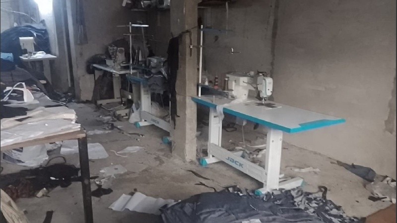 El taller clandestino se encontraba en una situación crítica de condiciones de salubridad y seguridad.