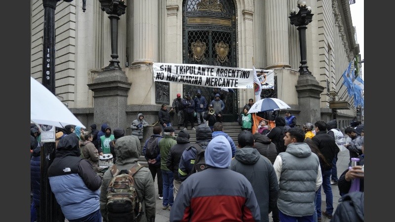 Gremios temen pérdida de empleos por la desregulación del transporte entre puertos argentinos
