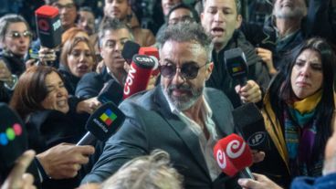 "Asesino", gritó uno de los presentes. En ese momento, Luque reaccionó, se defendió y empujó a quienes lo agredieron.