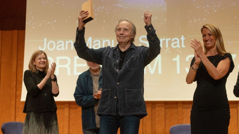 En 2022, anunció su retiro de los escenarios con la gira 'El vicio de cantar 1965-2022', una despedida celebrada a ambos lados del Atlántico..