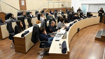 La reunión se dio este martes por la tarde en el recinto de sesiones.