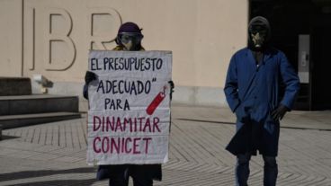 La movilización se replica en distintos puntos del país, bajo el lema "nadie se salva solo".