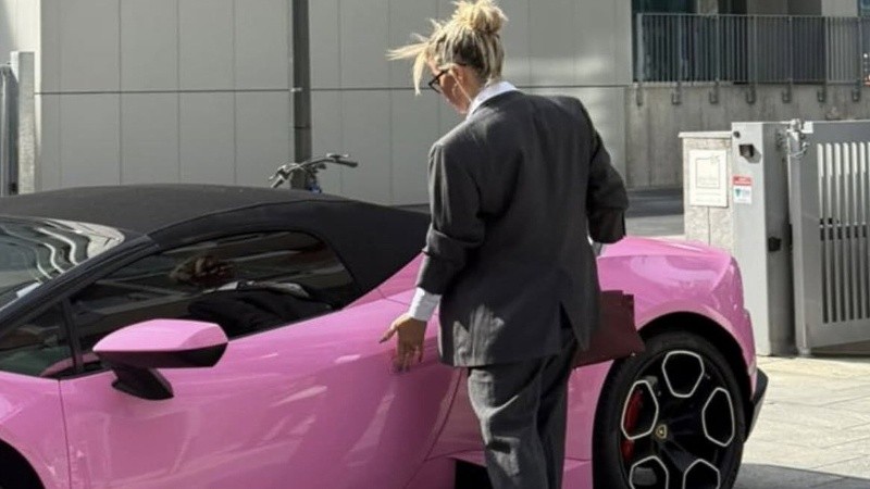 El divorcio tuvo su capítulo afuera del recinto.