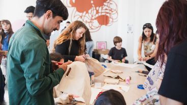 "Zona amig()", un espacio de recreación en el cual los visitantes -sin importar la experiencia artística, la edad o cualquier condición- se animen a interpretar las obras del museo.