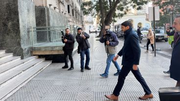 Pullaro ingresa a declarar a los tribunales.