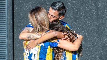 Di María, como siempre sostenido por el amor de su familia