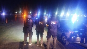 La policía trabajó a la vera de la autopista Rosario-Santa Fe.